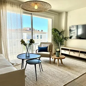 https://acogedor-atico-con-piscina-y-vistas-al-mar.catalonia-hotels.com
